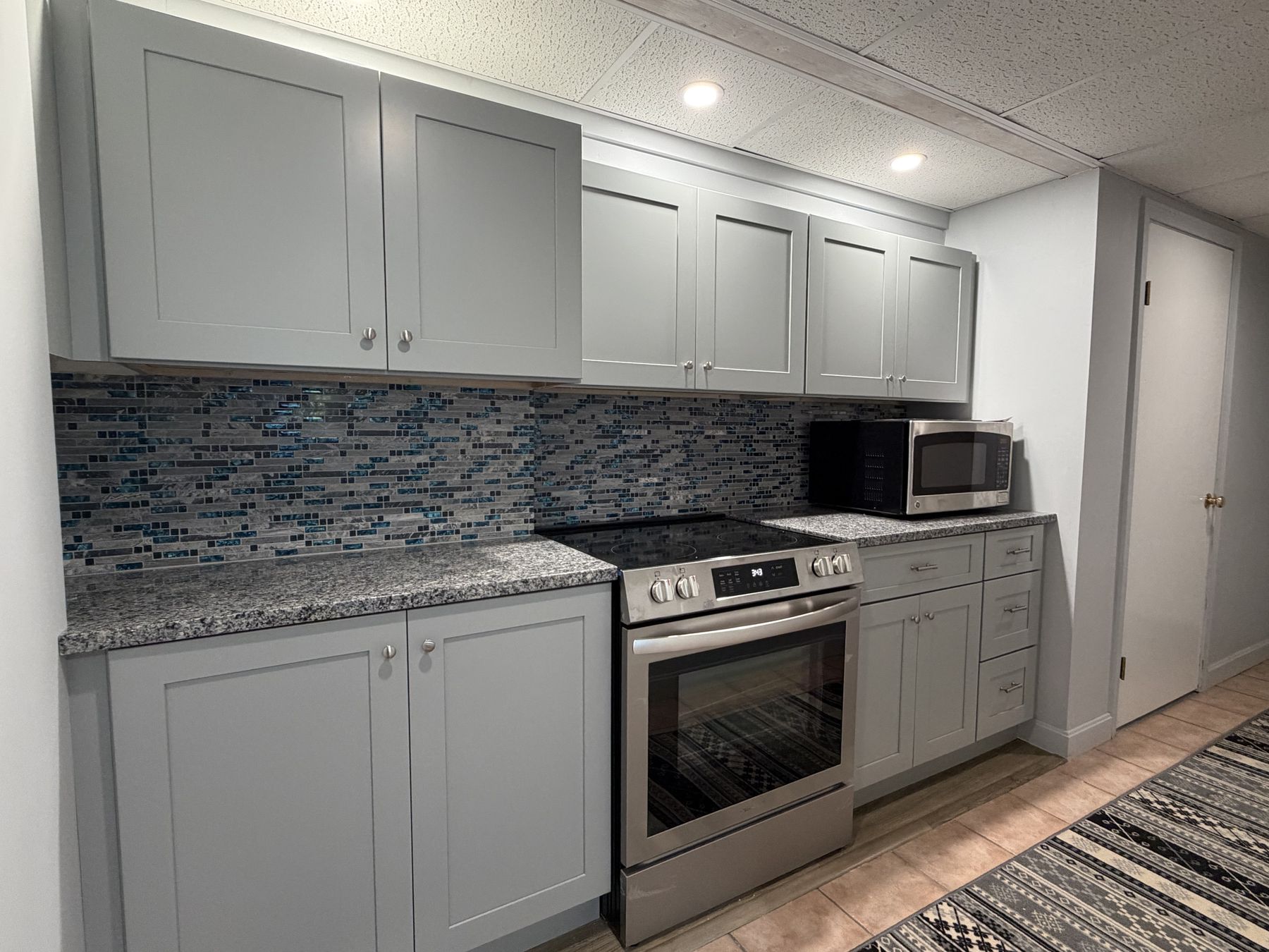 Lower-level kitchenette